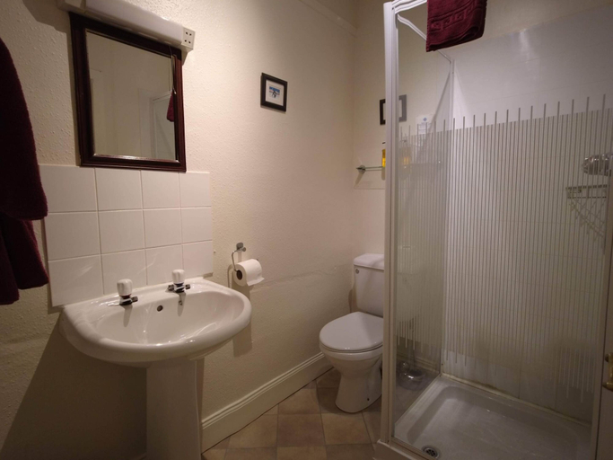 Bathroom 3, Inverardran House, Stirling