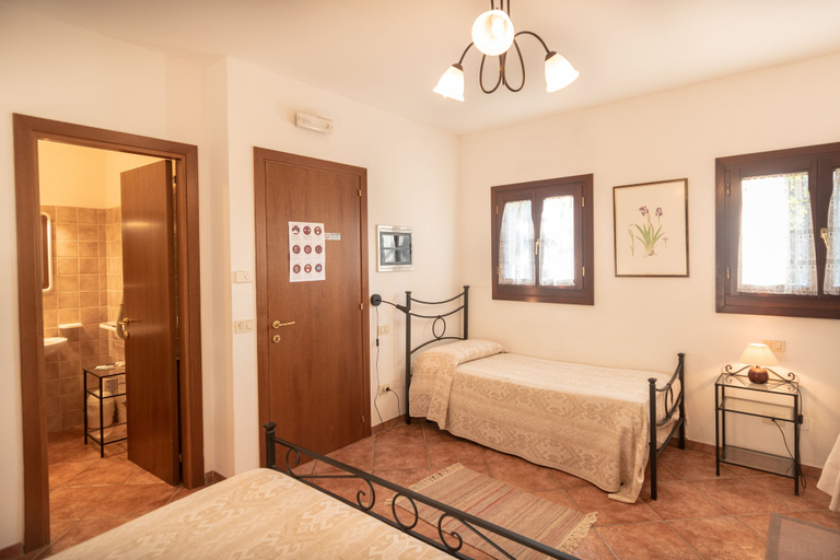 Bedroom 4, Agriturismo Sasso Rosso, Perugia