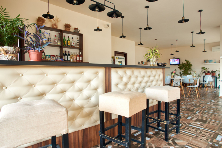 Food & Drinks 4, Flamingo Plovdiv, Rodopi