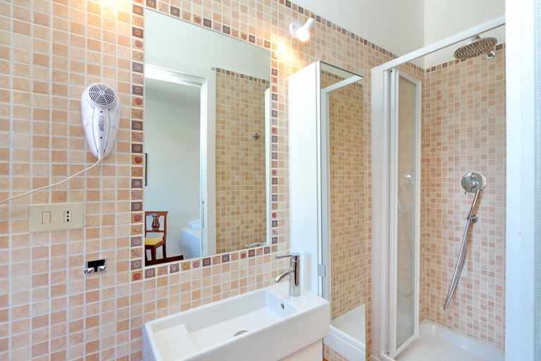 Bathroom 4, Terrazze Navona, Rome