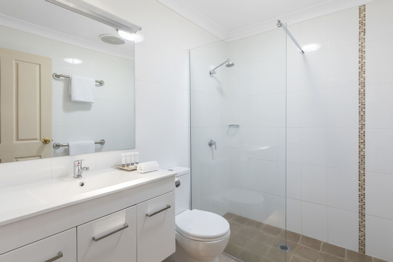 Bedroom 5, Best Western Ambassador Motor Inn & Apartments, Wagga Wagga - Pt A