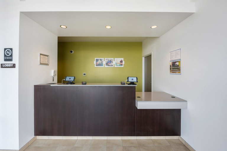 Public Area 2, Studio 6 Mccarran, NV - Sparks - Tahoe - Reno Industrial Center, Storey