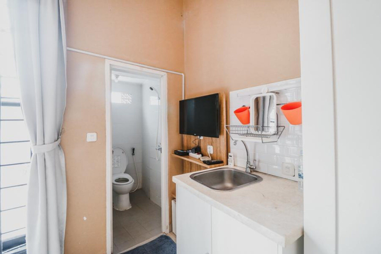 Bathroom 4, RedDoorz Plus @ Radio Dalam 2, South Jakarta