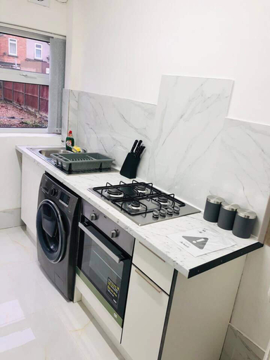 Others 3, 4 Bedroom Lovely Home in Loughborough Town & Uni, Leicestershire