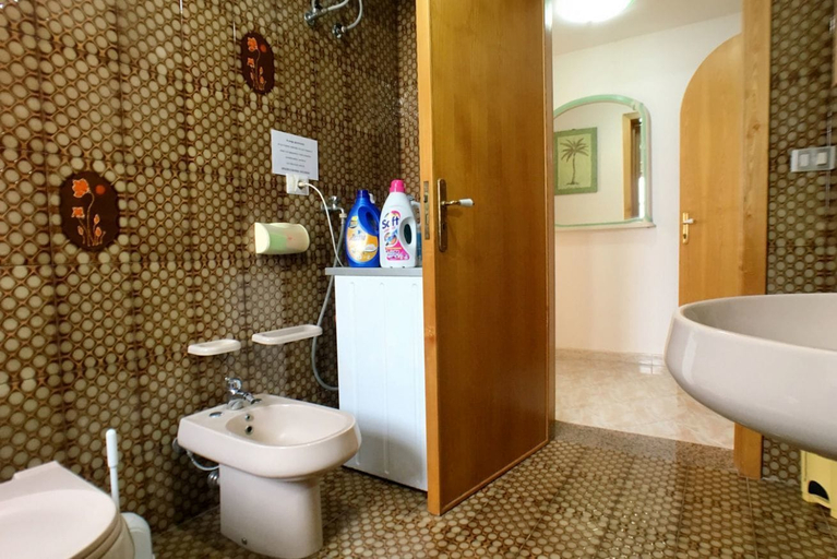 Bathroom 3, Villa La Torre, Lecce