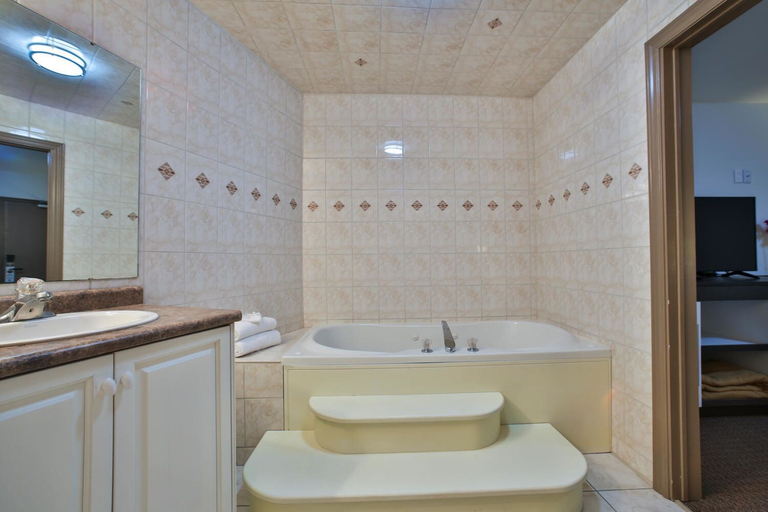 Bathroom 3, King Hotel, Perth