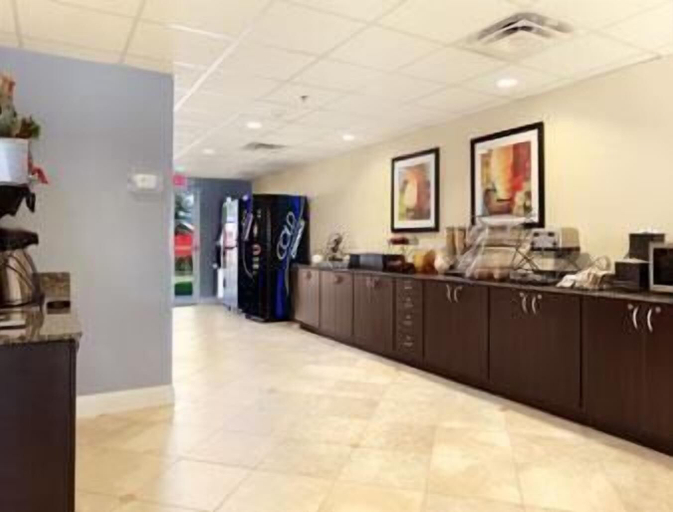 Food & Drinks 5, Microtel Inn & Suites by Wyndham Spring Hill/Weeki Wachee, Hernando