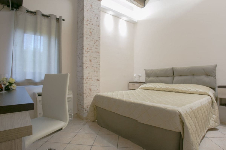 Bedroom 3, Hotel La Fenice, Napoli