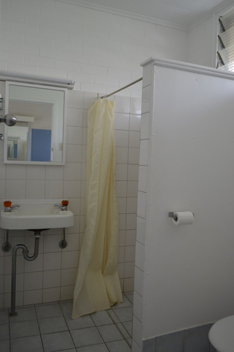 Bathroom 4, Maryborough Motel and Conference Centre, Maryborough
