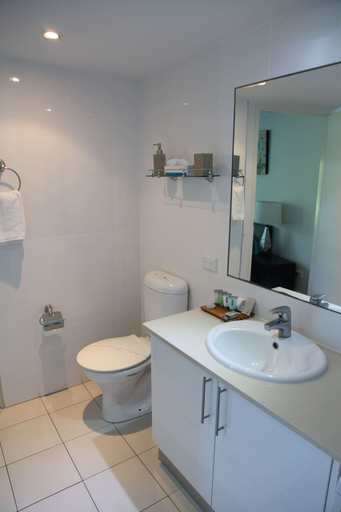 Bathroom 4, Agnes Water Beach Club, Miriam Vale