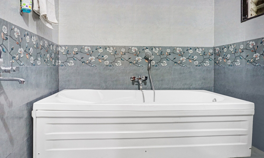 Bathroom 4, Treebo Tulip, Pune