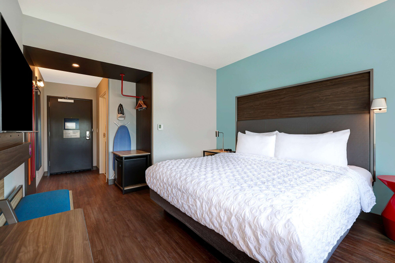 Bedroom 3, Tru by Hilton Lithia Springs, GA, Douglas