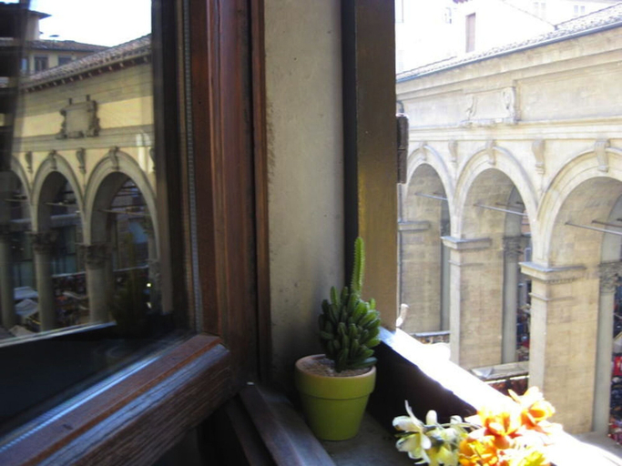 Others, Hostel Veronique, Florence