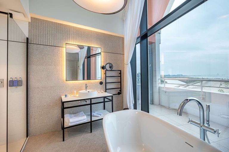 Bathroom 5, Radisson Blu Grand Hotel & Spa, Malo-Les-Bains, Nord