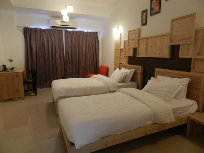 Others 1, Hotel Stonarc, Pune
