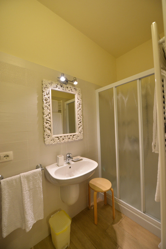 Bathroom 5, Villa Bianca, Verona