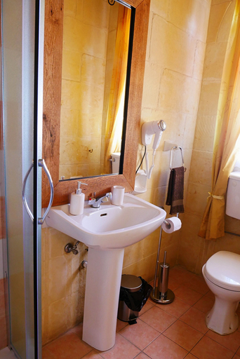 Bathroom 4, Narcisa Farmhouse B&B