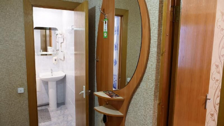 Bathroom 4, 40 Let Pobedy Hotel, Minsk