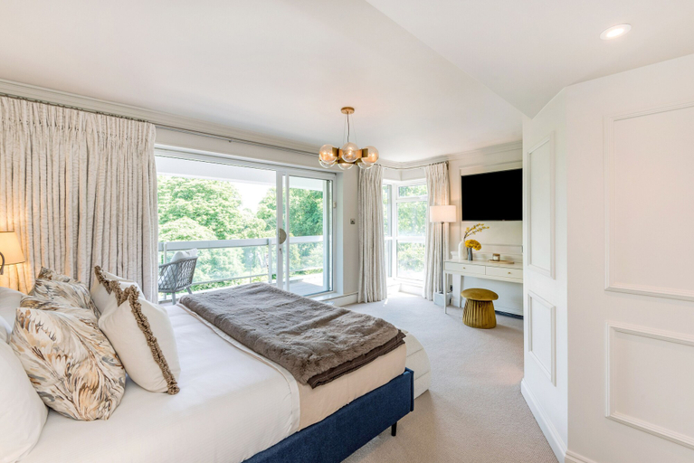 Bedroom 4, Buckingham & Lloyds, London