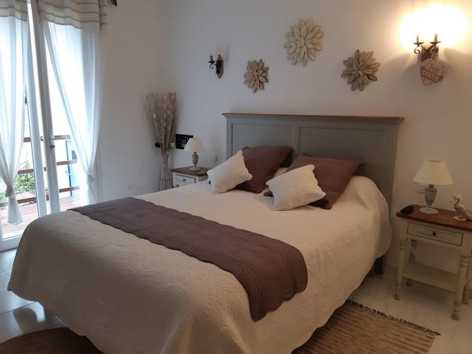 Bedroom 2, Chambres d'hotes - Villa la Licorne, Bouches-du-Rhône