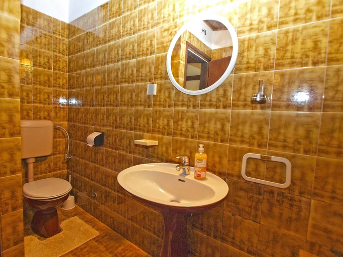 Bathroom 4, Apartment 729, Fažana