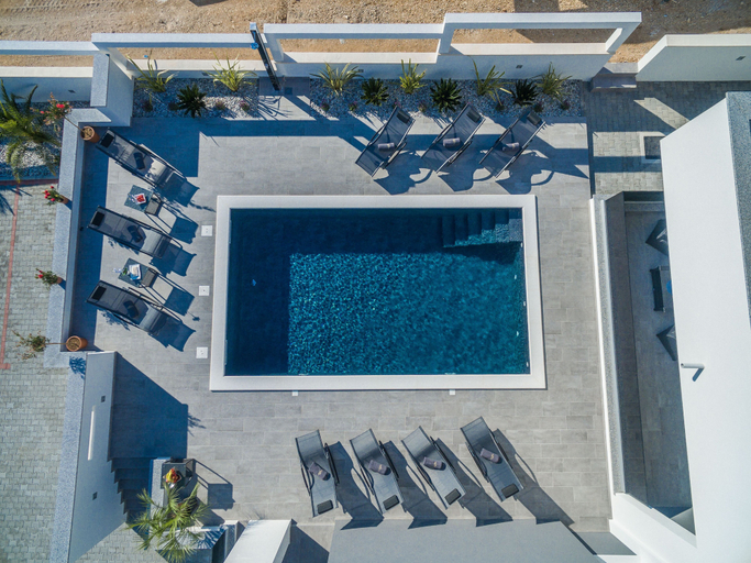 Sport & Beauty 5, Villa Magnifica Penthouse with Jacuzzi, Novalja