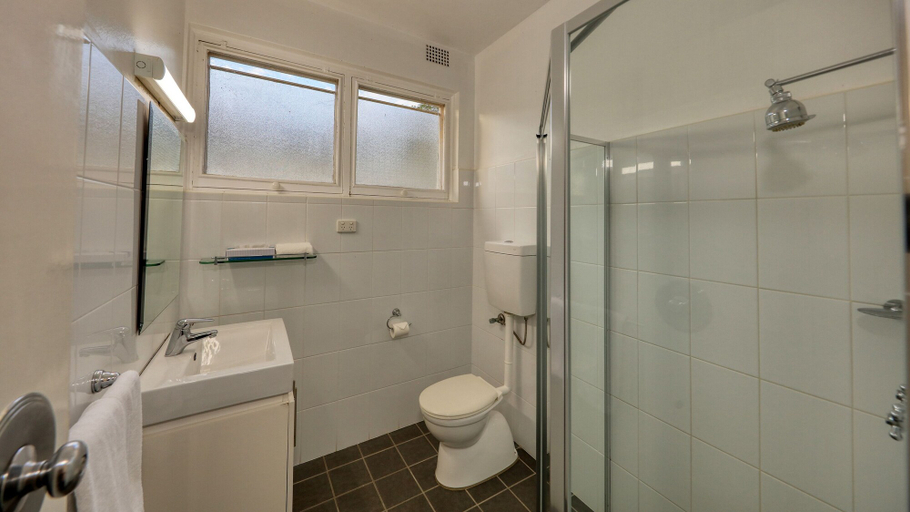 Bathroom 4, Cowra Motor Inn, Cowra