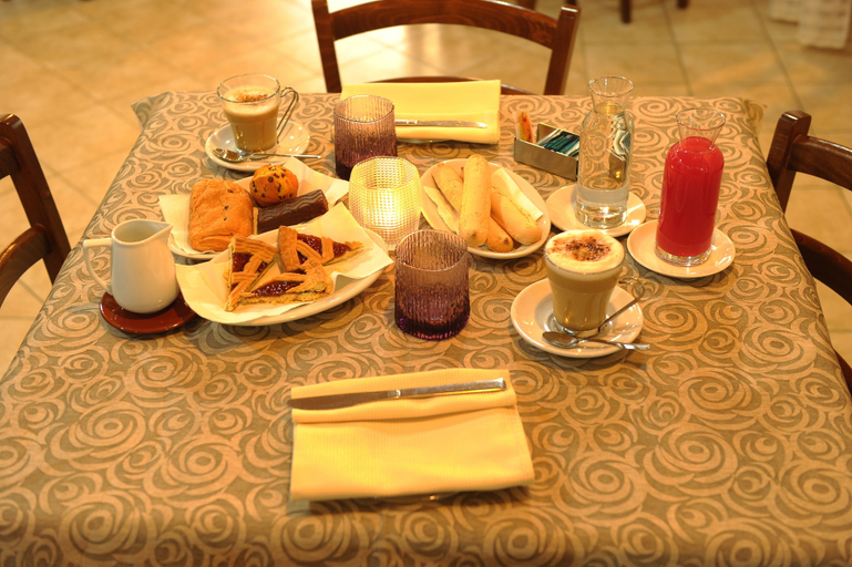 Food & Drinks