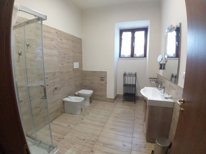 Bathroom 5, L'Antico Monastero, Foggia