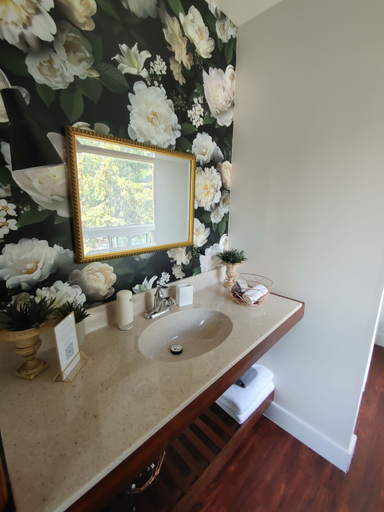 Bathroom 5, Stonewater Manor, Lake Ontario