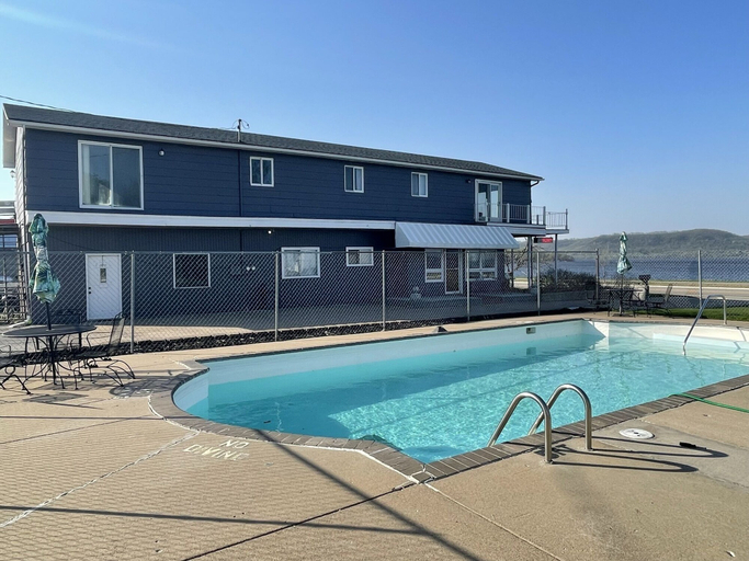 Sport & Beauty 5, Sunset Motel, Goodhue