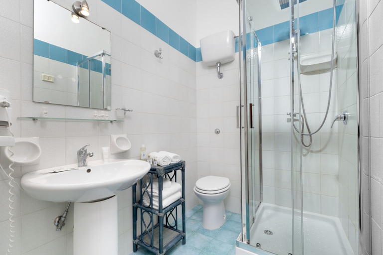 Bathroom 5, Hotel Il Cefalo, Salerno