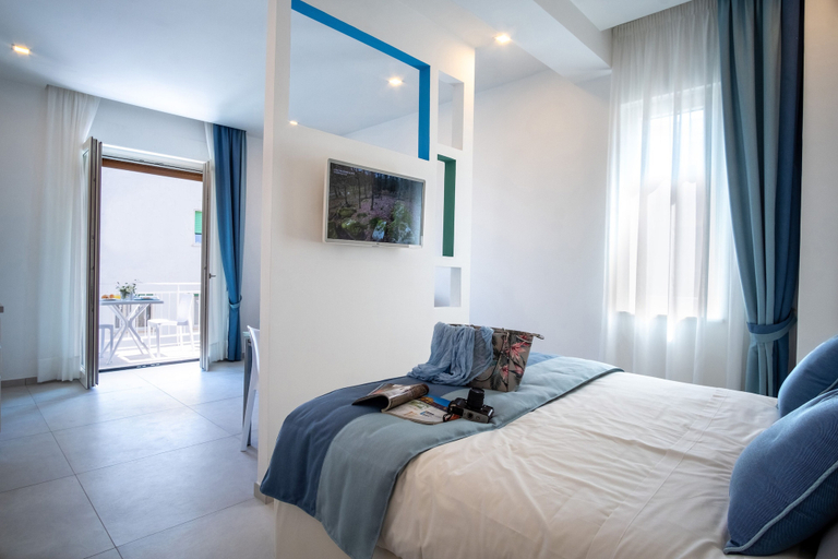 Room 5, Family Apartment in Sorrento Centre, Napoli
