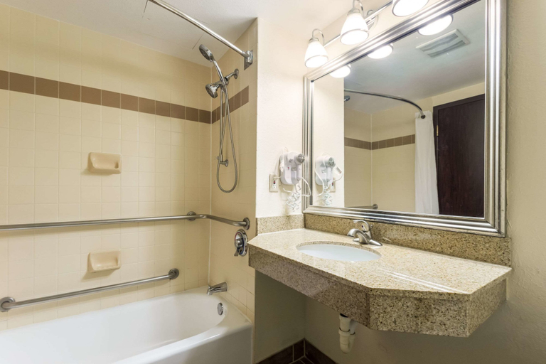 Bathroom 4, Quality Suites Milwaukee Airport, Milwaukee