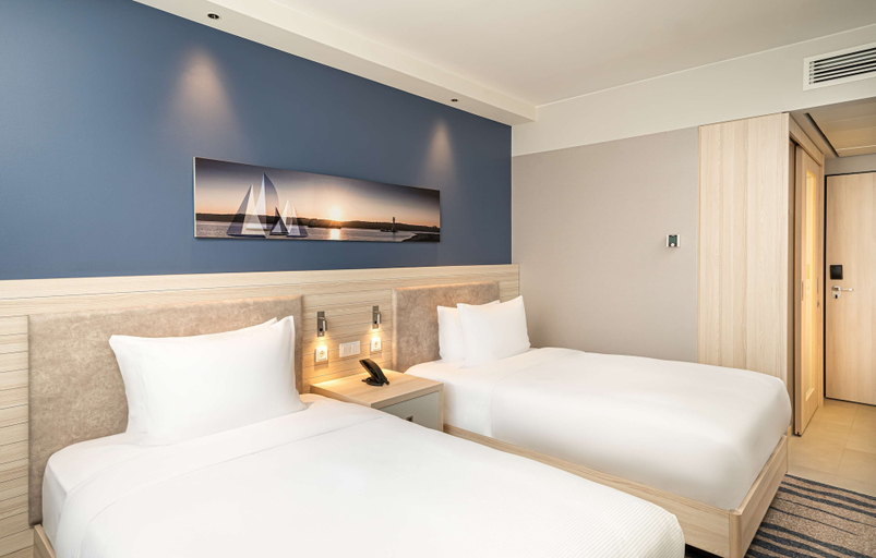 Bedroom 5, Hampton by Hilton Kiel City Centre, Kiel