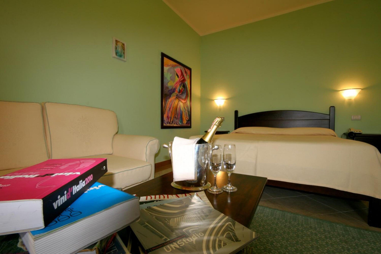 Bedroom 4, Hotel Duomo, Oristano