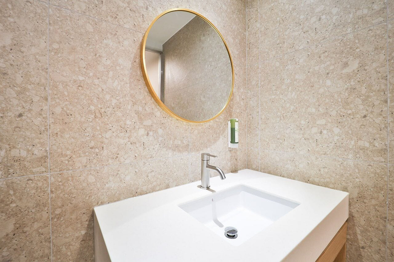 Bathroom 3, Custom Hotel, Jung