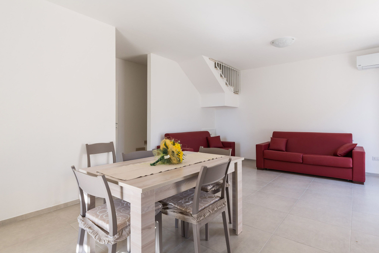 Others 5, Villetta Stefania, Lecce