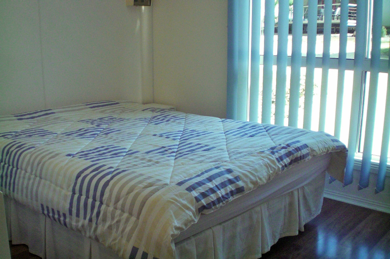Bedroom 3, Mallacoota's Shady Gully Caravan Park, E. Gippsland - Orbost