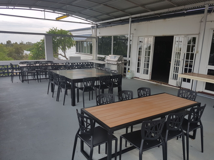 Food & Drinks 5, Monto Colonial Motor Inn, Monto