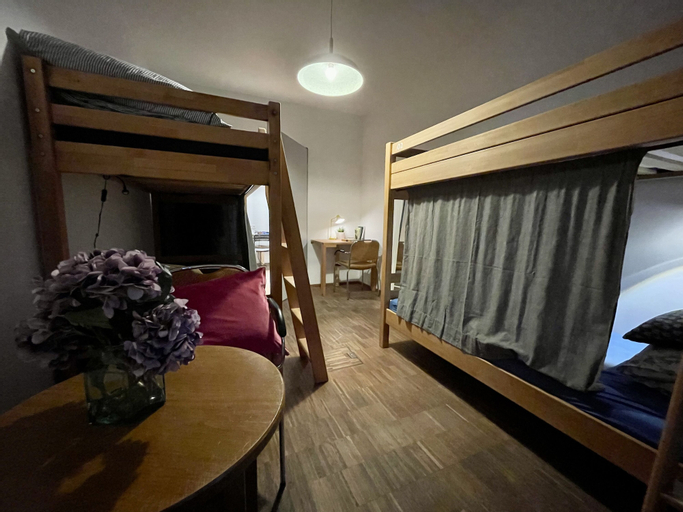 Bedroom 4, JC&BLUE Guesthouse - Hostel, Frankfurt am Main