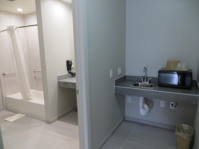 Bathroom 5, Crystal Inn - Sugar Land, Fort Bend