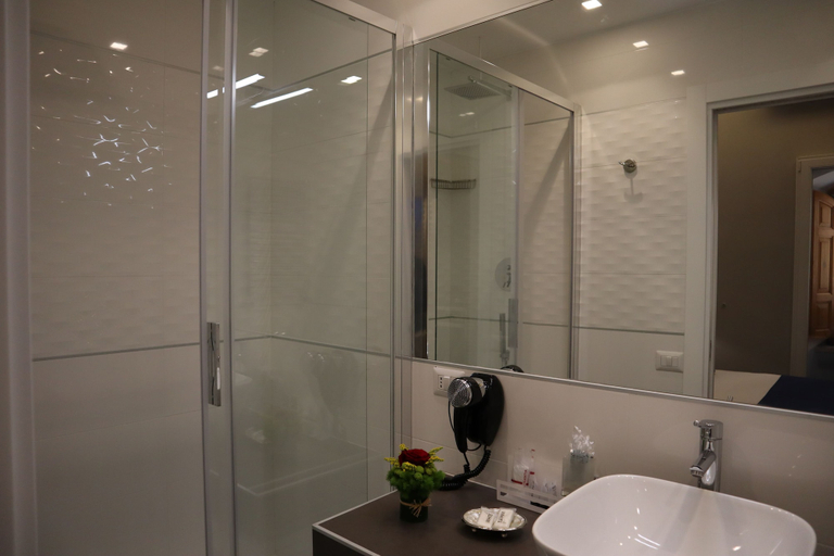 Bathroom 5, Millina Suites In Navona, Rome