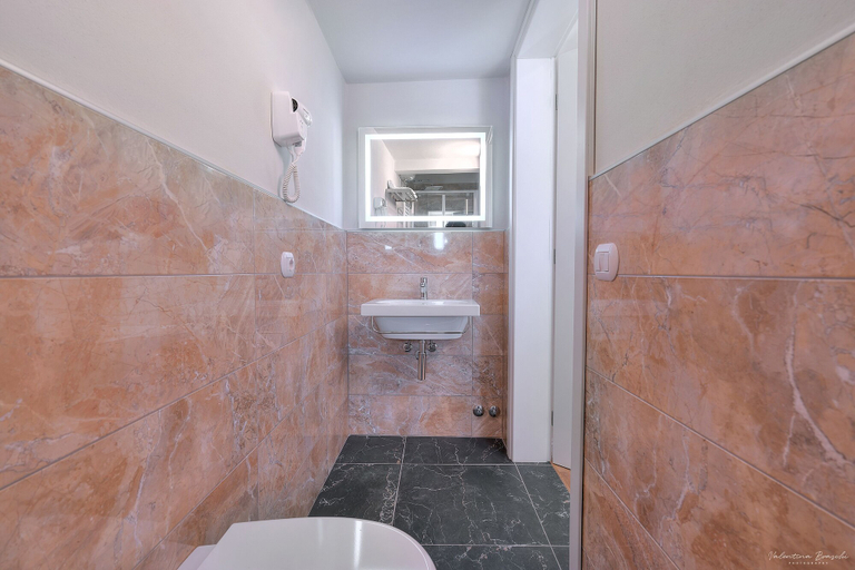 Bathroom 3, Hotel Cosmos, Florence