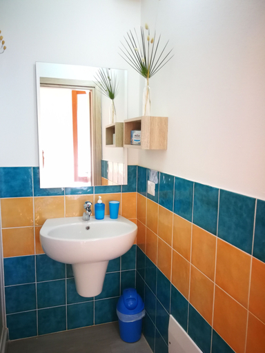 Bathroom 4, Acqua Chiara, Sassari