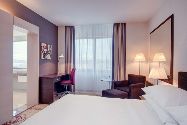 Bedroom 3, DoubleTree by Hilton Hotel Kosice, Košice I
