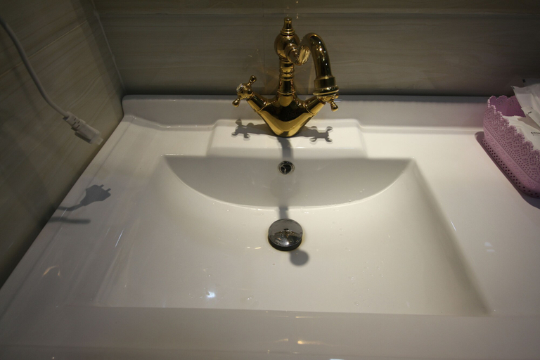 Bathroom 3, Takhmao Good Health Hotel, Ta Khmau