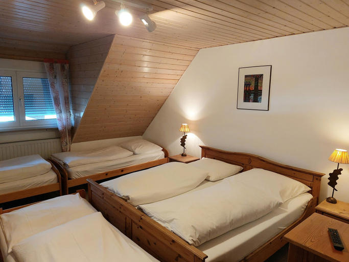 Bedroom 4, Gästehaus Langhammer, Erlangen-Höchstadt