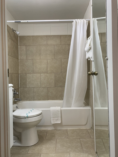 Bathroom 3, Boone Trail Inn, Bell
