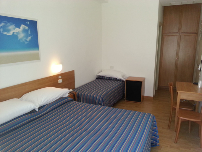 Bedroom 3, Hotel Mayor, Latina